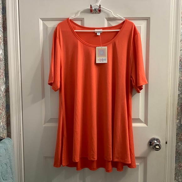 BEAUTIFUL BNWT 2XL LULAROE PERFECT TOP - Picture 2 of 6